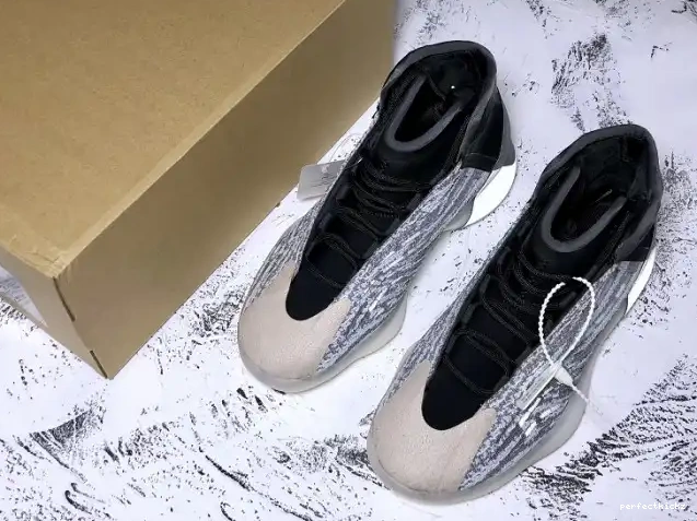 EG1535 Basketball Adidas Quantum Yeezy 0517